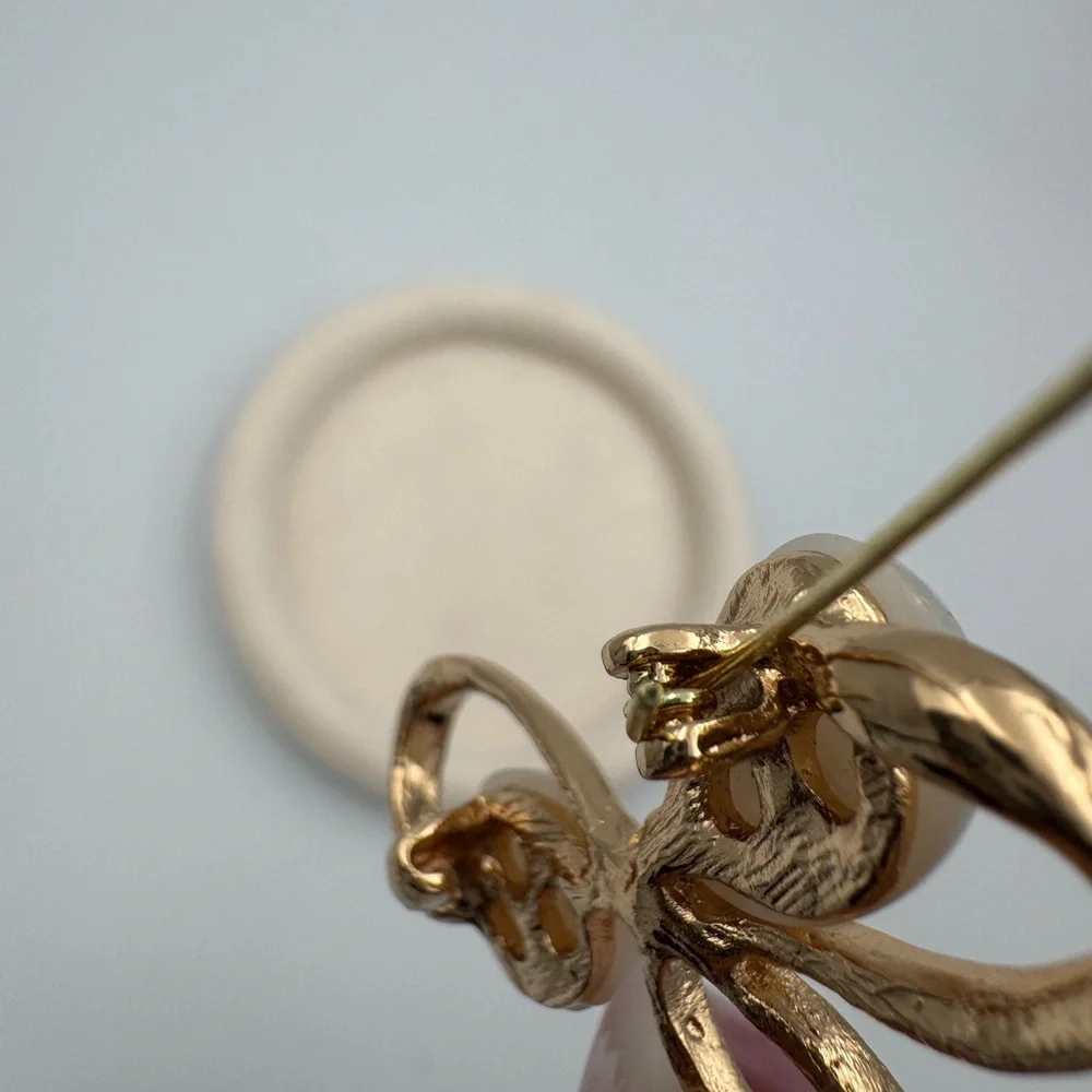 Ecarla Gold Tone Bow Brooch Faux Pearl Teardrop Rhinestone Ribbon Pin VNTG INSPO